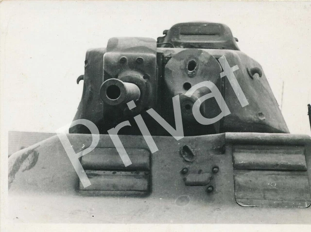 FOTO WK II französischer Panzer tank Einschusslöcher Frankreich France ...