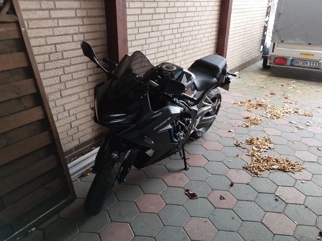 Honda CBR 650 R 2023 Modell mit Quickshifter und Tourenpaket, Top Zustand!