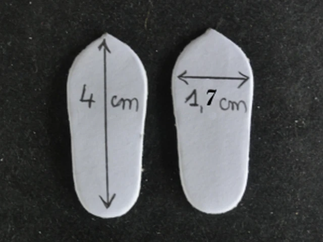 CHAUSSURES en CUIR pour POUPEE BLEUETTE (4 cm) Modèle "Julie" à trous - écru 2
