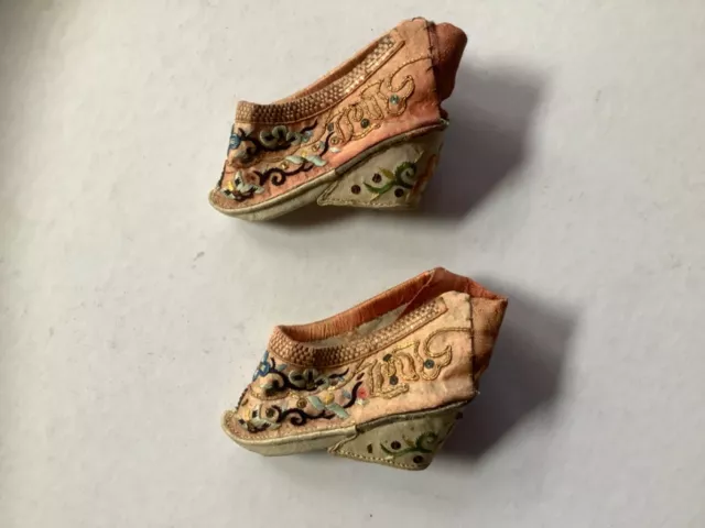 Anciennes chaussures chinoises pieds bandés / chinese lotus shoes foot  binding
