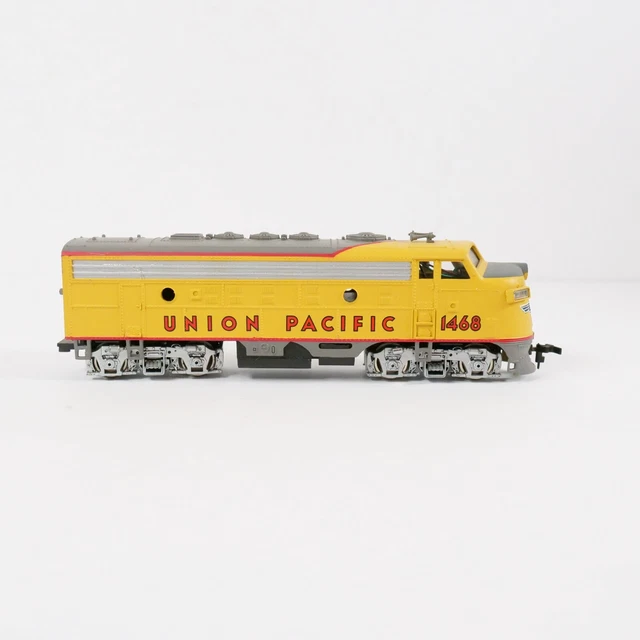 Union Pacific, HO Scale, 1468 Train Engine VTG Bachmann Made Untested EXCELLENT