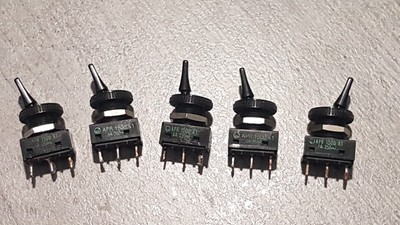 Lot 3 x APEM  5236-WCD ON/ON PCB Interrupteur Inverseur  levier court 250v/3A 