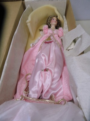 Franklin Heirloom Dolls - Josephine - Pink Dress