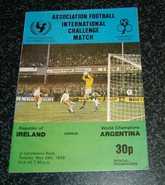 Republic of Ireland v Argentina 1979 - Maradonna in Lineup