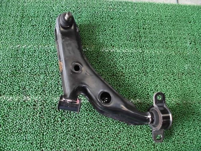 SUBARU Pleo 1999 braccio di controllo inferiore anteriore destro 20202KE000 [Usato] [PA01980069]
