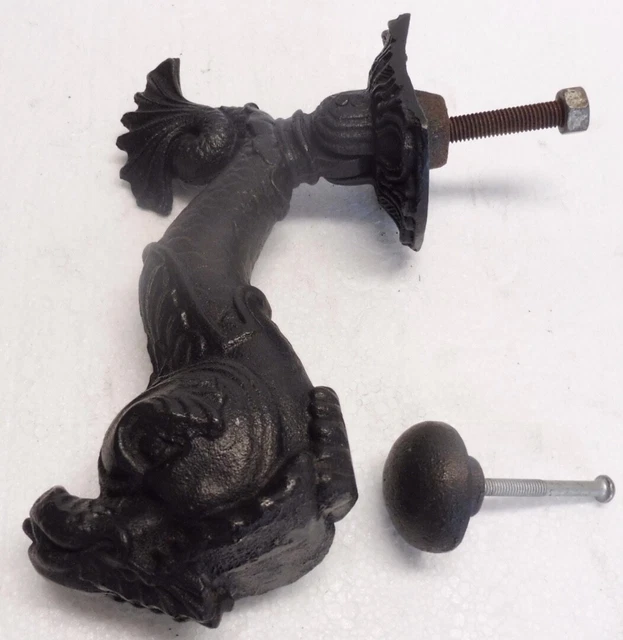 Ancien HEURTOIR de porte POISSON fonte