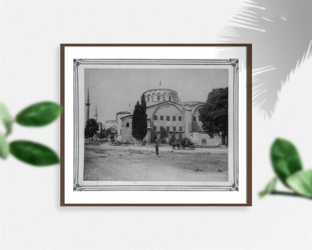 Photo: Exterior of the armory in the Sublime Porte / Abdullah Freres.