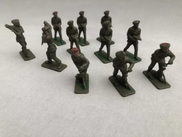 11 x Vintage Crescent 1:32 Scale WW2 British Paratroop Figures Plastic Soldiers