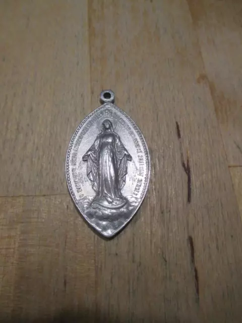 Medaille Anhänger Religion Pilger Wallfahrt Maria Mutter Jungfrau Heilige
