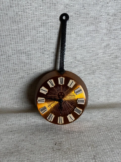 Pendule murale mécanisme mécanique- balancier - remontoir à clé