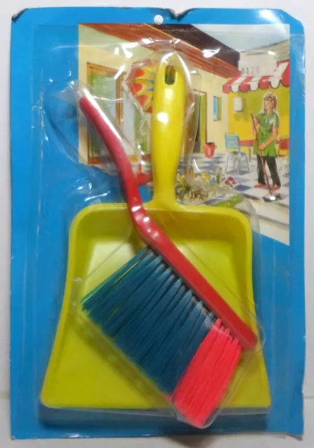 VTG 60's 70's TOY PLASTIC BRUSH & DUSTPAN SET GREEK VERY RARE MOSC NEW