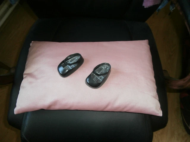 UNE PAIRE DE CHAUSSURES NOIRES POUR POUPEES COROLLE BERCHET ou AUTRES