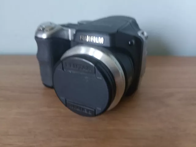 Fuji FinePix S8100fd Digital Camera 10MP 18x Zoom, Battery Powered, UK✅