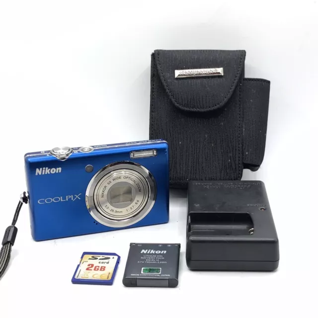 Nikon COOLPIX S570 12.0MP Digital Camera - Blue + Accessories