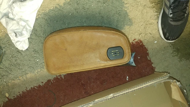 MERCEDES W111 280SE 3.5 COUPE CABRIO ARM REST ( FLOOR SHIFT CAR) .Flachkühler