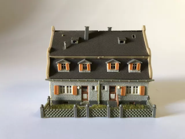 Mehrfamilienhaus mit Garten | Spur N / 1:160 | fertig gebaut | Wohnhaus