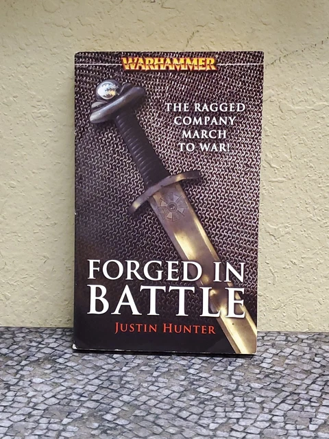 Warhammer - FORGED IN BATTLE Justin Hunter Soft back