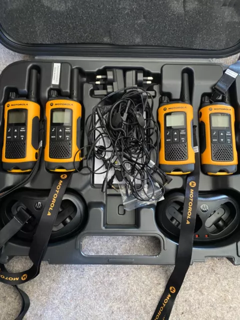 Motorola TLKR T80 Extreme Walkie Talkies x4 With 2 x Chargers in Hardcase *Quad