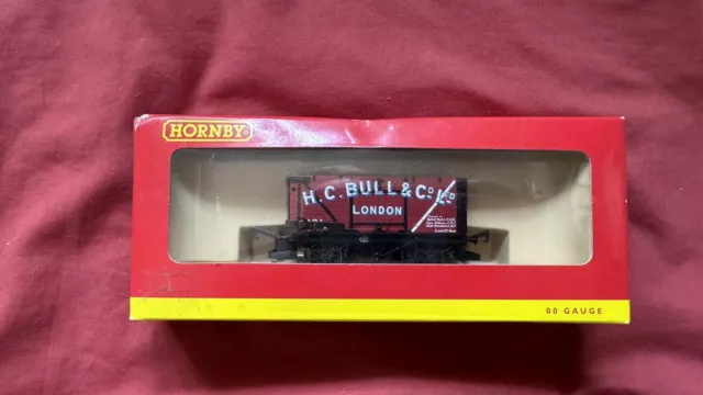 Hornby R6303 H.C. Bull & Co Ltd. End Tipping Wagon.