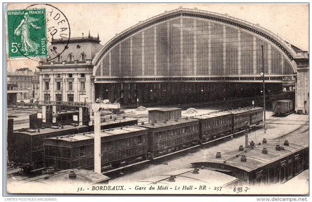 33 BORDEAUX - vue du hall de la gare du midi (trains)
