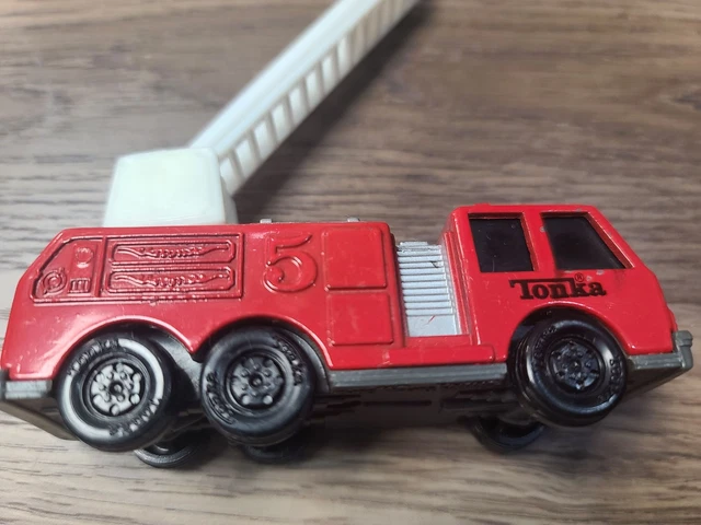 Vintage 1992 Tonka 4" Steel Red Fire Engine #5 Truck With Extension Ladder