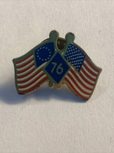 Vintage 1976 Bicentennial 76 American Flags Hat Lapel Pin Back