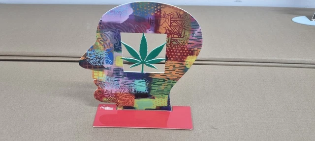 Cabeza de arte pop David Gerstein cannabis hierba escultura láser de acero
