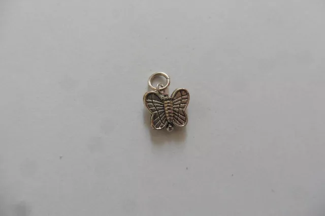 Petit pendentif ou Breloque bracelet lucky charm Papillon en métal argenté