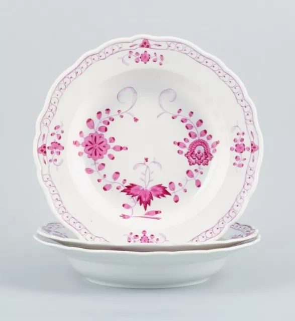 Meissen, Germany, Pink Indian, three deep plates in porcelain.