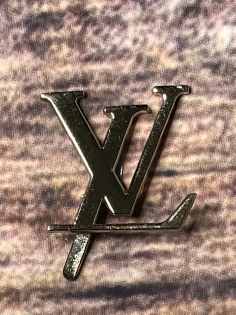 Louis Vuitton Brooches - 6 For Sale at 1stDibs  lv brooch price, lv  broach, spilla louis vuitton
