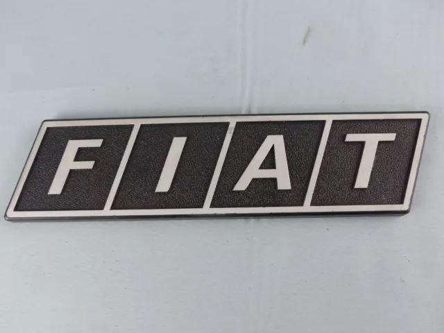 FIAT GRAND sigle insigne monogramme logo badge emblème écusson en plastique