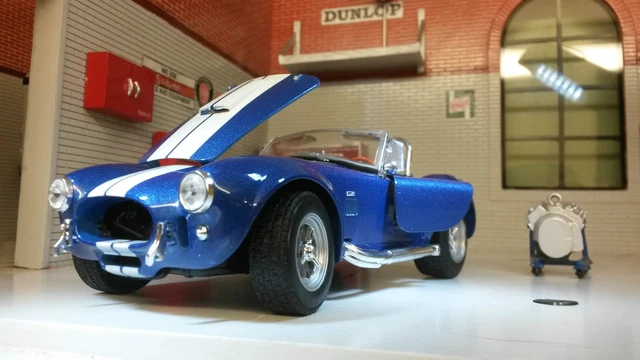 Modèle Réduit 1/64 Ford Shelby Cobra 427 Roadster 1965 Rouge – Voiture De Collection Neuve En Boîte