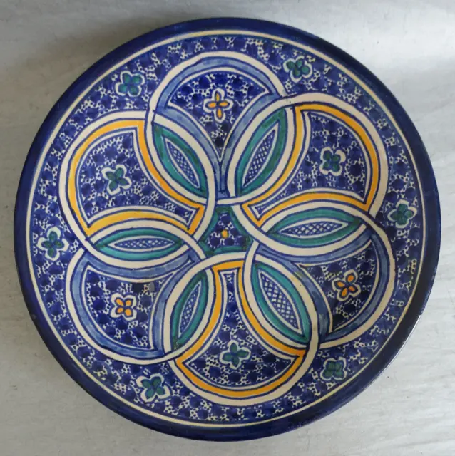 Plat en céramique marocaine bleu de Fès à décor circulaire