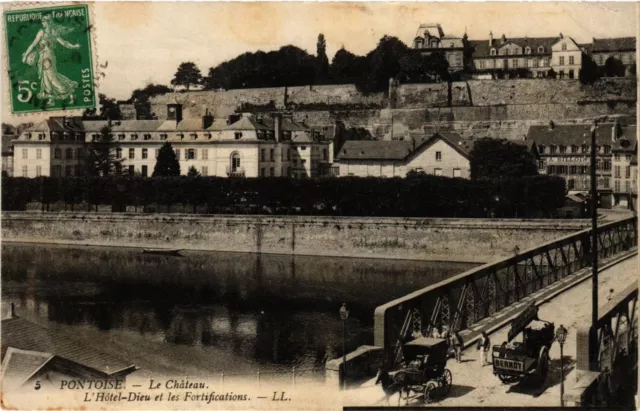 CPA AK PONTOISE - Le Chateau - L'Hotel-Dieu et les Fortifications (380694)