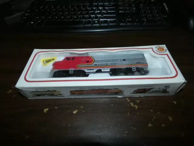 HO Scale: Bachmann: EMD F9 Diesel Locomotive: Santa Fe