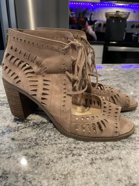 Vince Camuto Women's US 7.5M Tarita Brown Suede Cutout Lace-Up Ankle Sandal A6