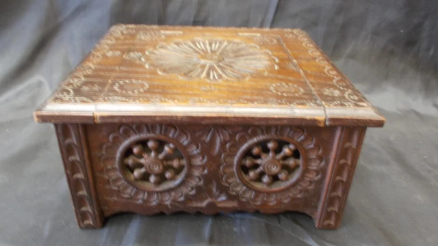 ANCIENNE BOÎTE À bijoux en bois décor géométrique Breton EUR 29,00 - FR