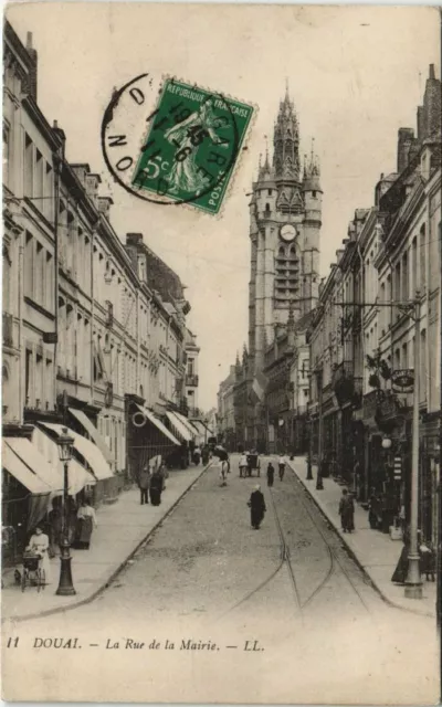 CPA DOUAI - La Rue de la Mairie (136848)