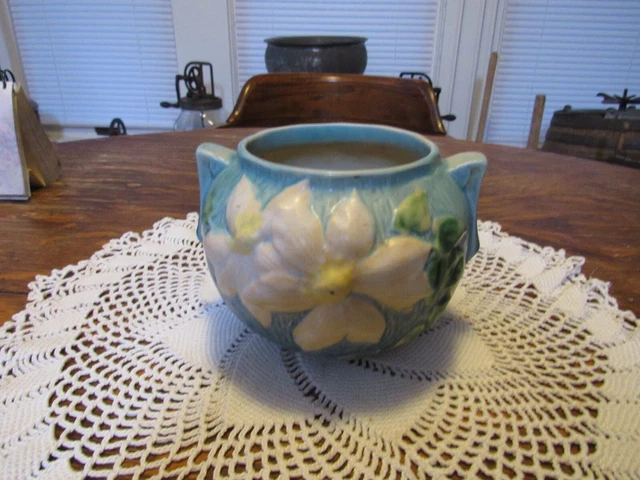 Roseville Pottery, Clematis Jardiniere, Blue /Pink flowers, #455, 5" Tall.