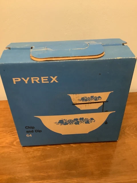 VTG PYREX Chip & Dip Set Original Box Delphite Blue Gold Grapevine Cinderella VTG PYREX Chip & Dip Set Original Box Delphite Blue Gold Grapevine Cinderella