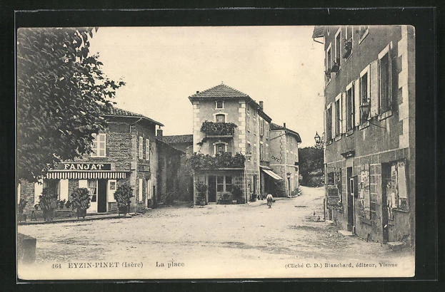 CPA Eyzin-Pinet, La place 1905