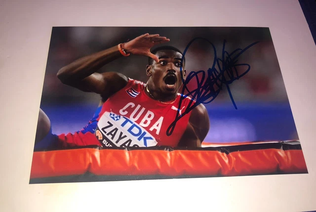 Firmato Luis Zayas (Cuba)