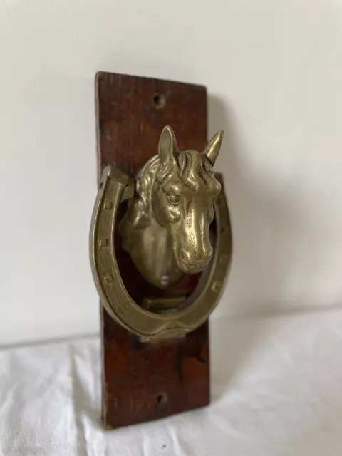 Ancien Heurtoir De Porte En Laiton Tête De Cheval Et Fer Équestre Écurie
