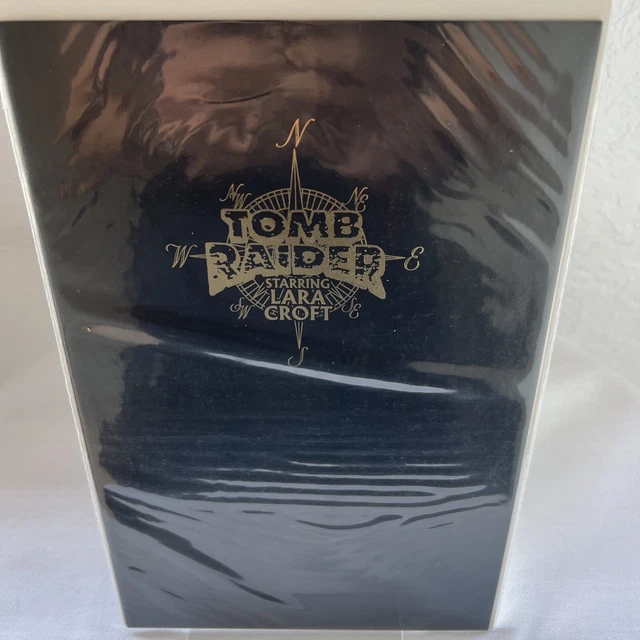 Tomb Raider Lara Croft #21 (Gold foil  Black Cover Variant) NM