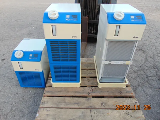 (1) SMC HRS050-A-20 HRS050A20 Thermo Chiller  (MISSING FRONT BLUE COVER)