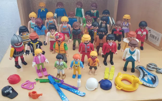 GROS LOT PLAYMOBIL FIGURINES ACCESSOIRES Chevaliers Footballeur Skieur et Autres