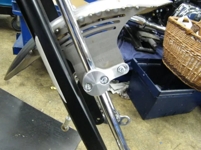 stabiler Fenderhalter Springergabel für Harley W+W oder Zodiac Gabel CNC-gefräst 3
