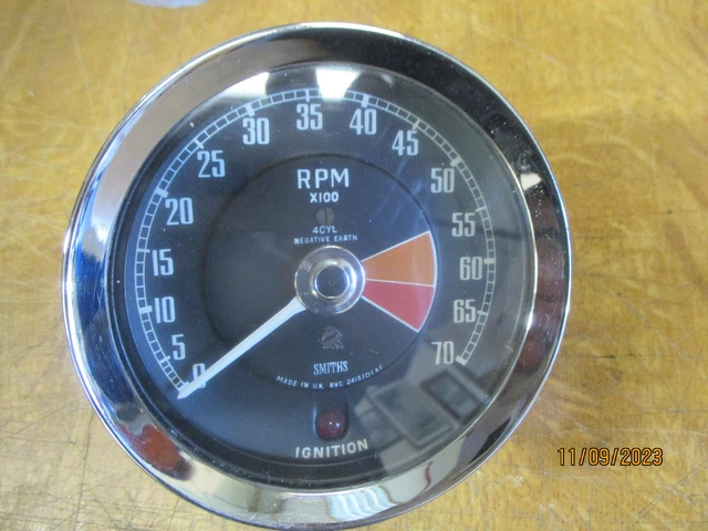 AutoMeter 2306 6 Volt Tachometer - Positive Or Negative Ground Analog Rev Counter