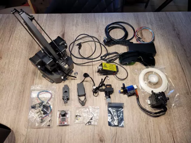 uARM Swift Pro Robotic Arm mit Greifer, VakuumGreifer, 3d Druck, Lasergravierer+