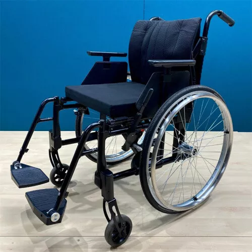 Etac Crissy Active Adaptivrollstuhl • Aktivrollstuhl • Rollstuhl • SB 44 cm